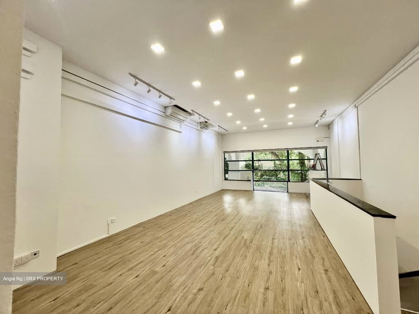 Linden Drive (D11), Retail #572979121